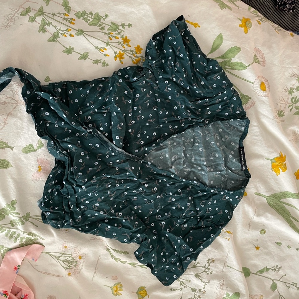Brandy Melville Rae Green Floral Wrap Crop Top